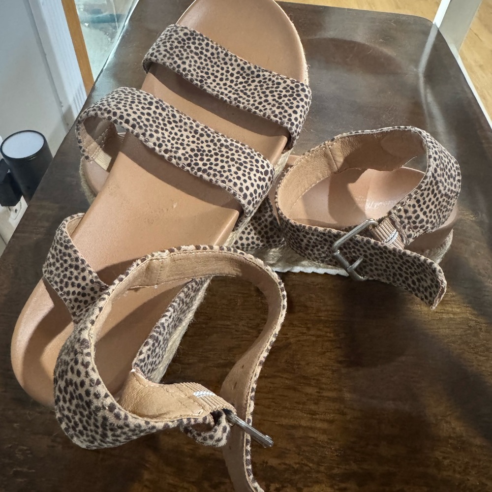 Universal Thread Beige Leopard-Print Ankle-Strap Sandals